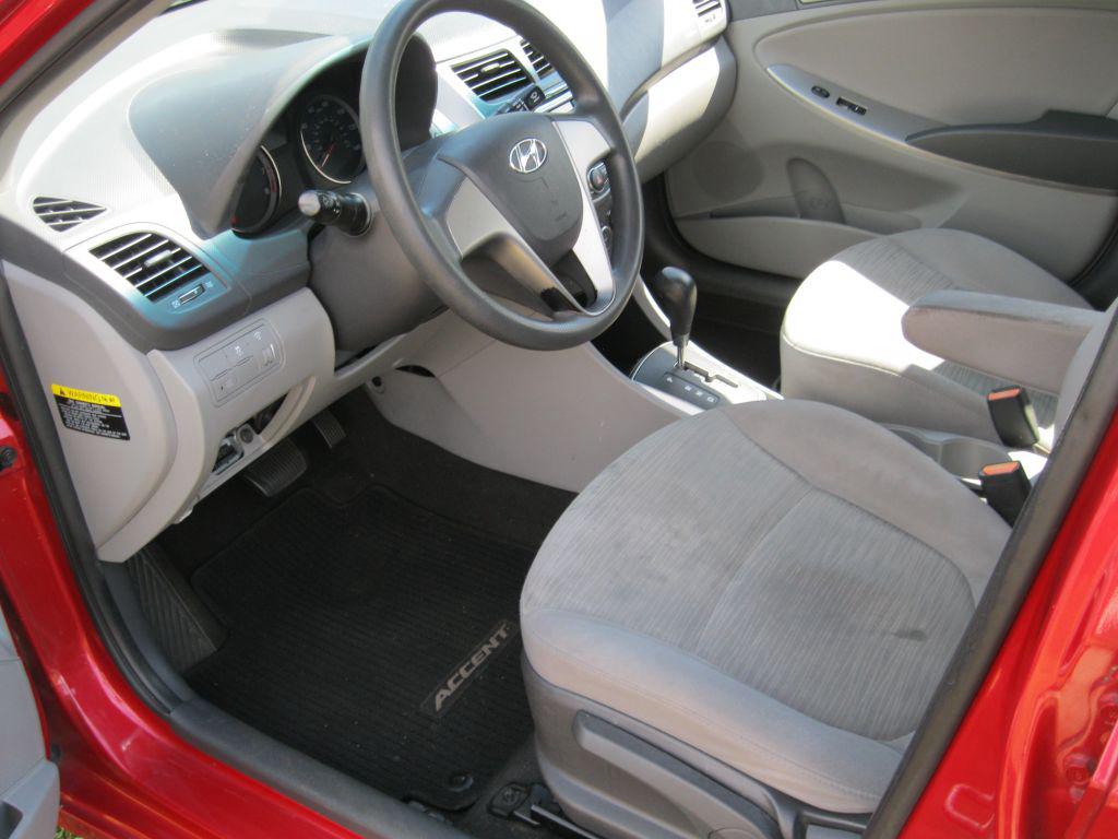 2016 Hyundai Accent SE - Photo 9