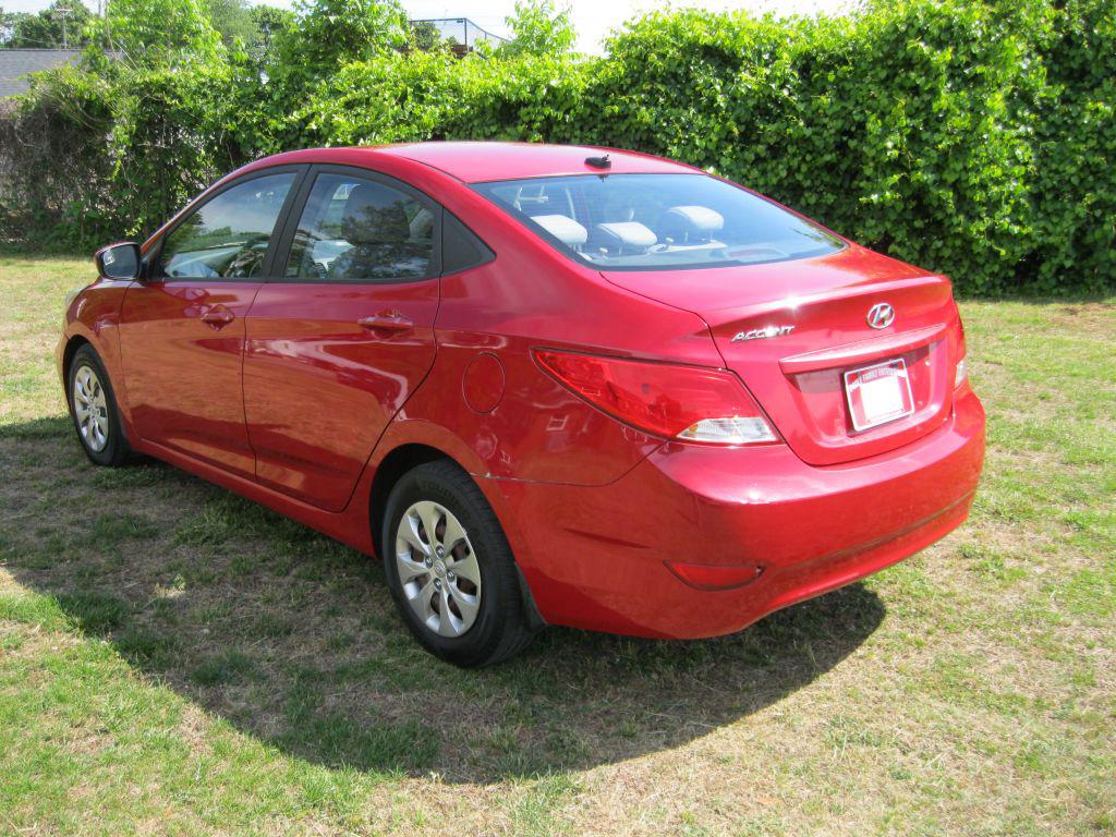 2016 Hyundai Accent SE - Photo 7