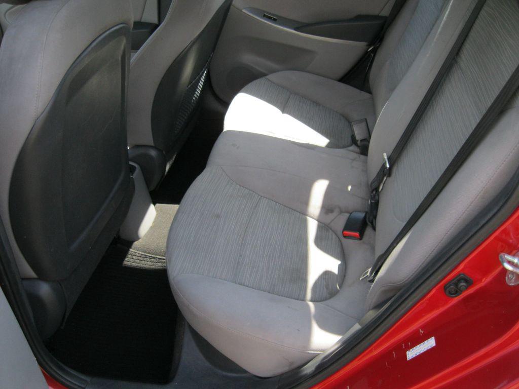 2016 Hyundai Accent SE - Photo 10