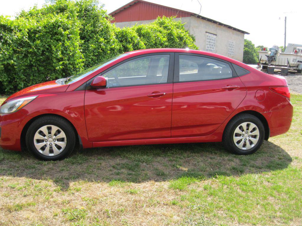 2016 Hyundai Accent SE - Photo 8